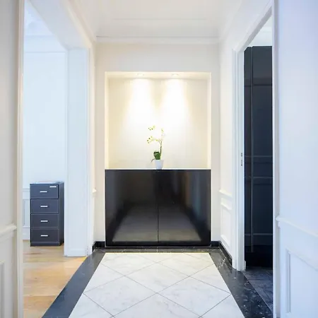 Apartment Champs Elysees At The Corner