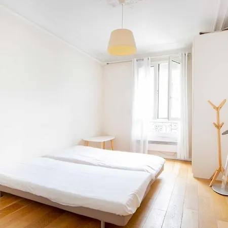 Champs Elysees At The Corner Apartment